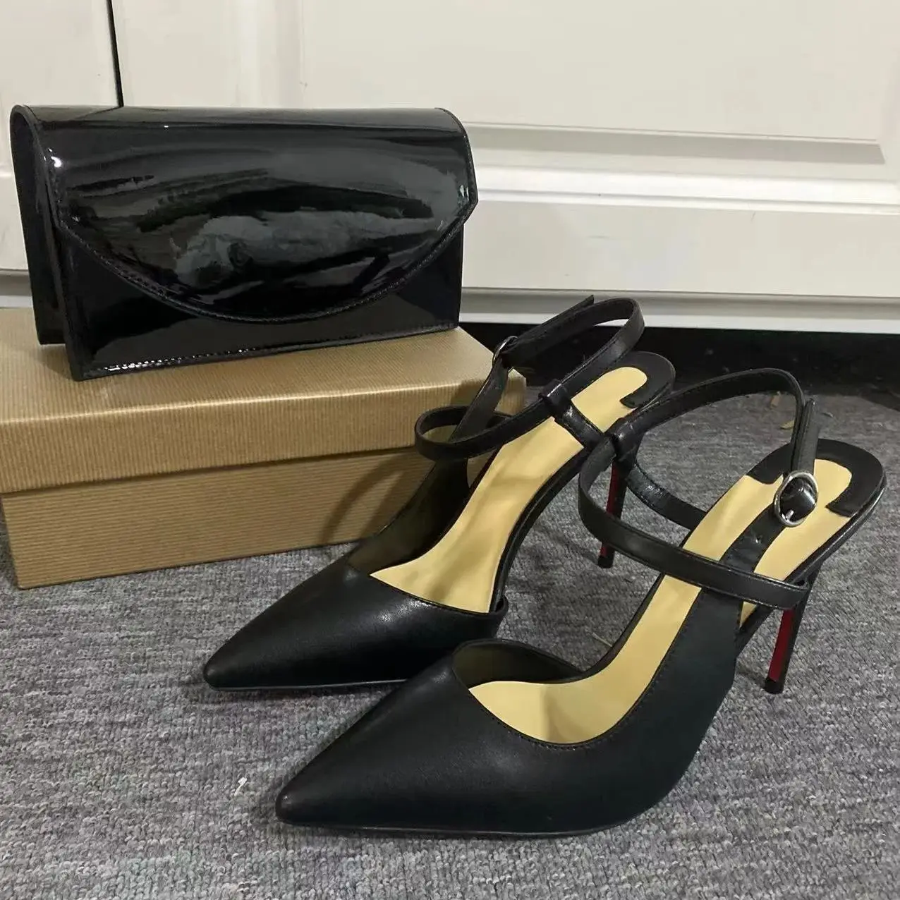 Hemegot Black Leather Sandales - Women Bags And Shoes 评论和价格