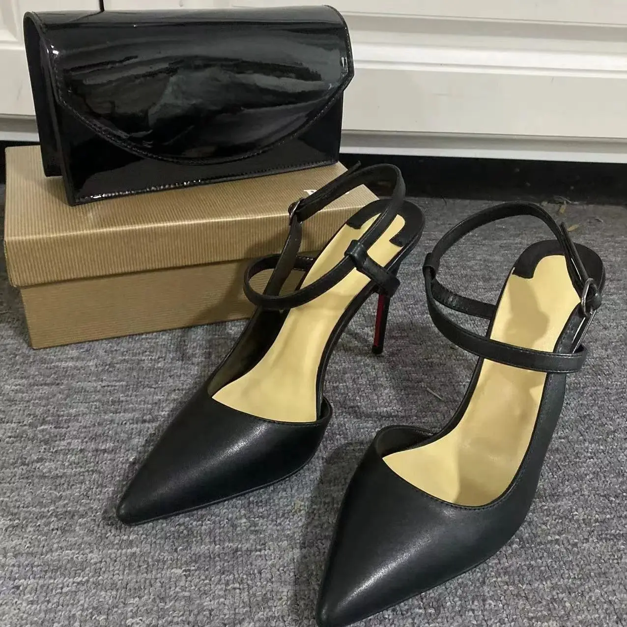 Hemegot Black Leather Sandales - Women Bags And Shoes 评论和价格