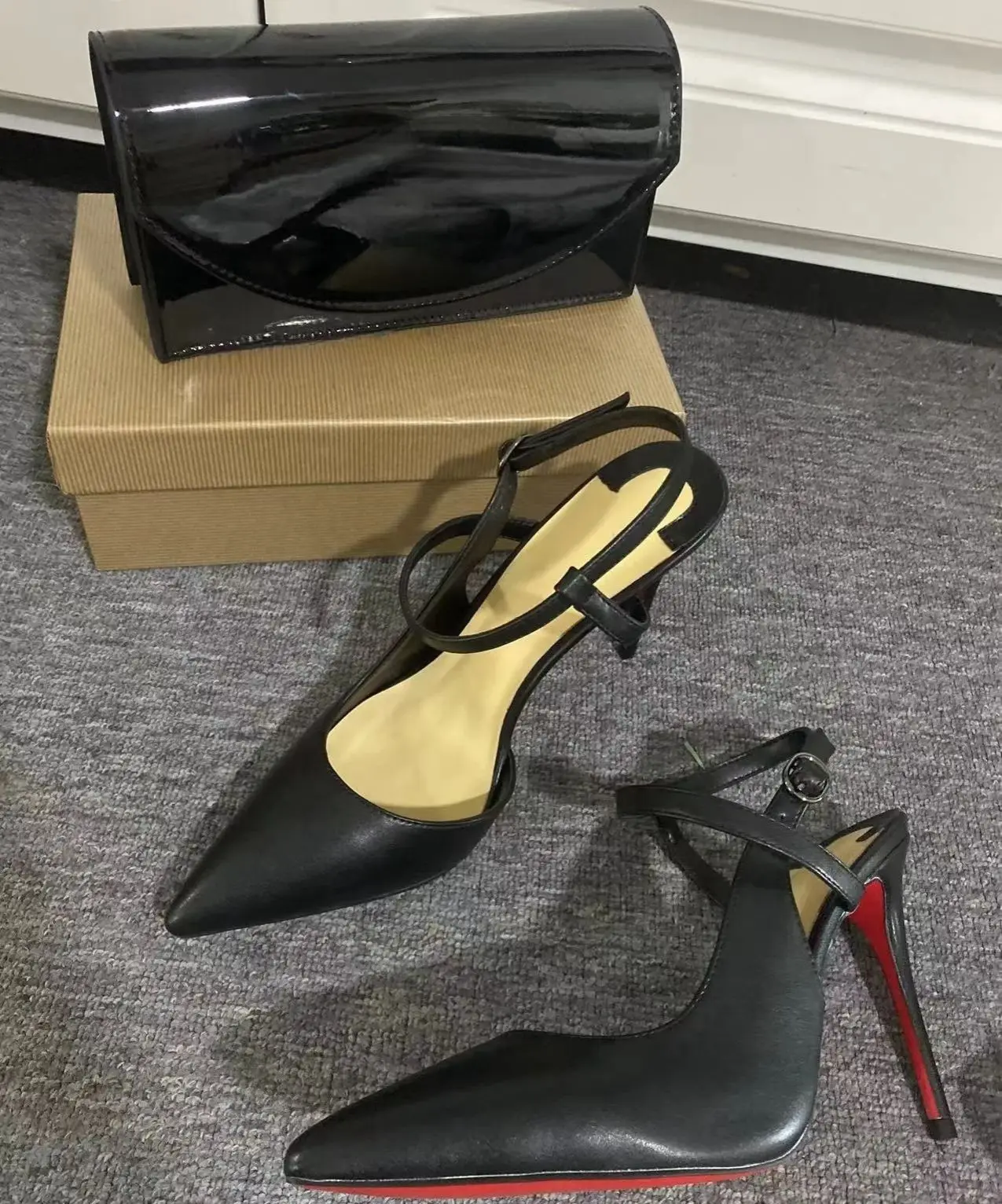 Hemegot Black Leather Sandales - Women Bags And Shoes 评论和价格